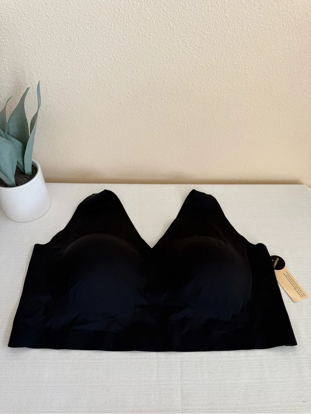 New TrueKind Seamless Black Wireless V-Neck Bralette - Women Intimates 4XL